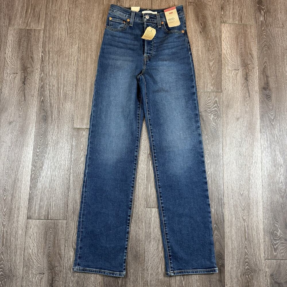 Levi's Straight Leg Jeans in Medium Blue Wash